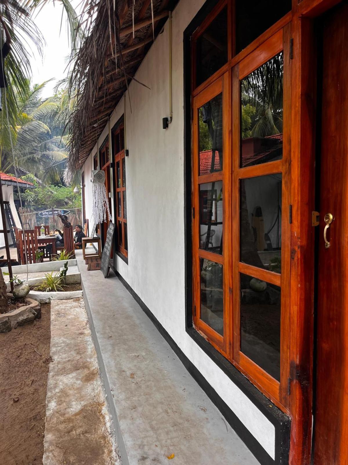 Surfing Lion Hostel Аругам-Бей Екстер'єр фото
